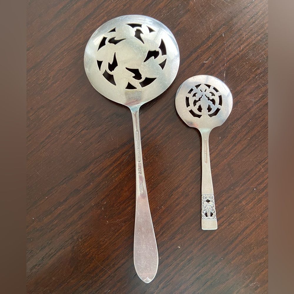 ORIGINAL ROGERS c1960 HUTTON PATTERN SILVERPLATED TOMATO SERVER & Bon Bon Serve - Picture 3 of 8